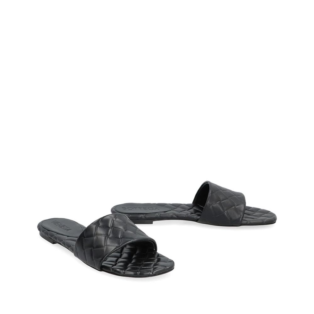 Mules Bottega Veneta de piel de cordero negra