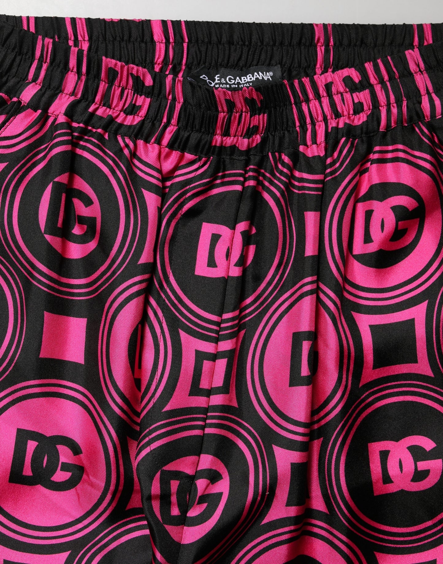 Dolce & Gabbana Pantalones cortos de seda negra y fucsia con logo y cintura elástica