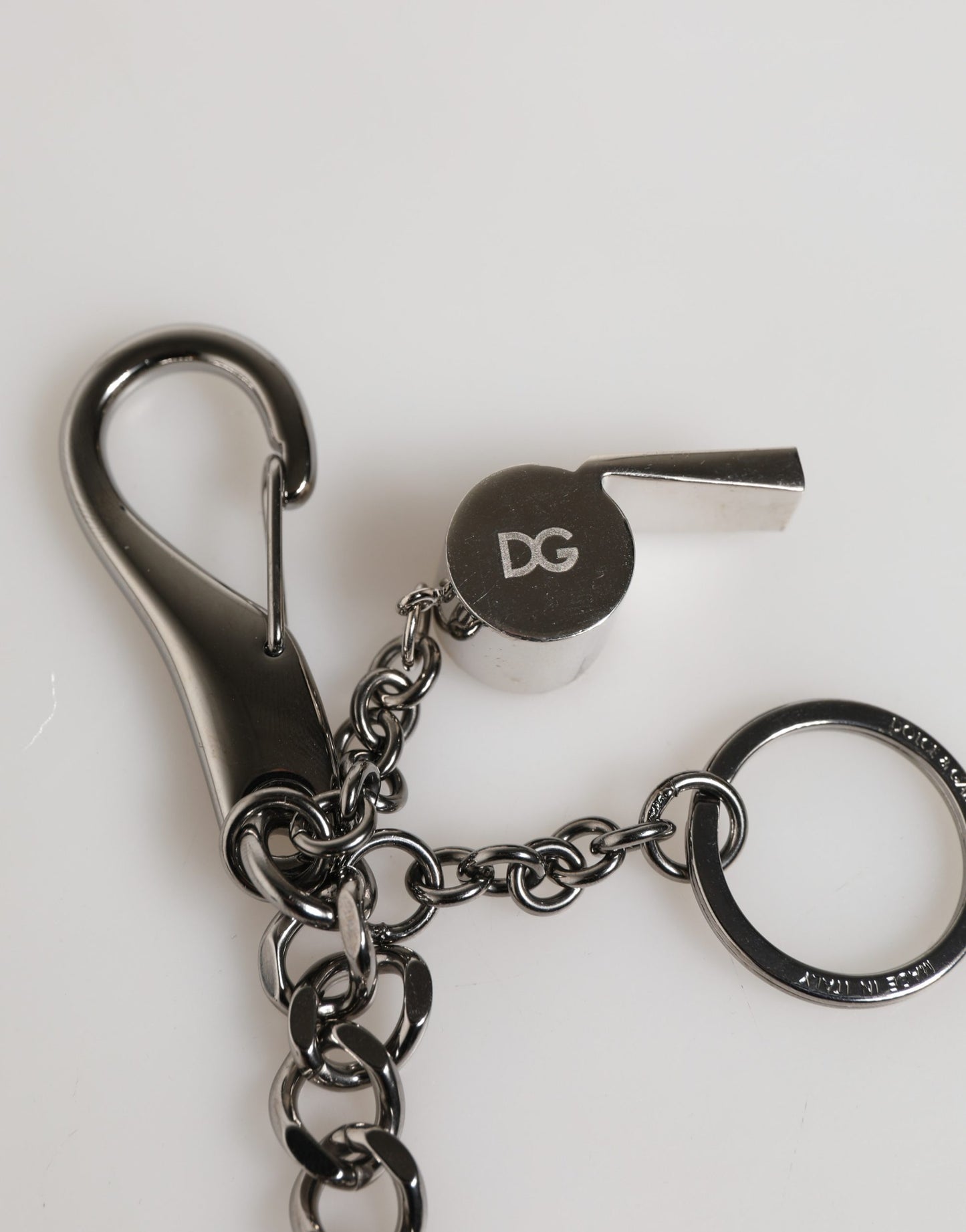 Llavero con anilla de metal, logotipo DG y cristales de Dolce & Gabbana en latón plateado