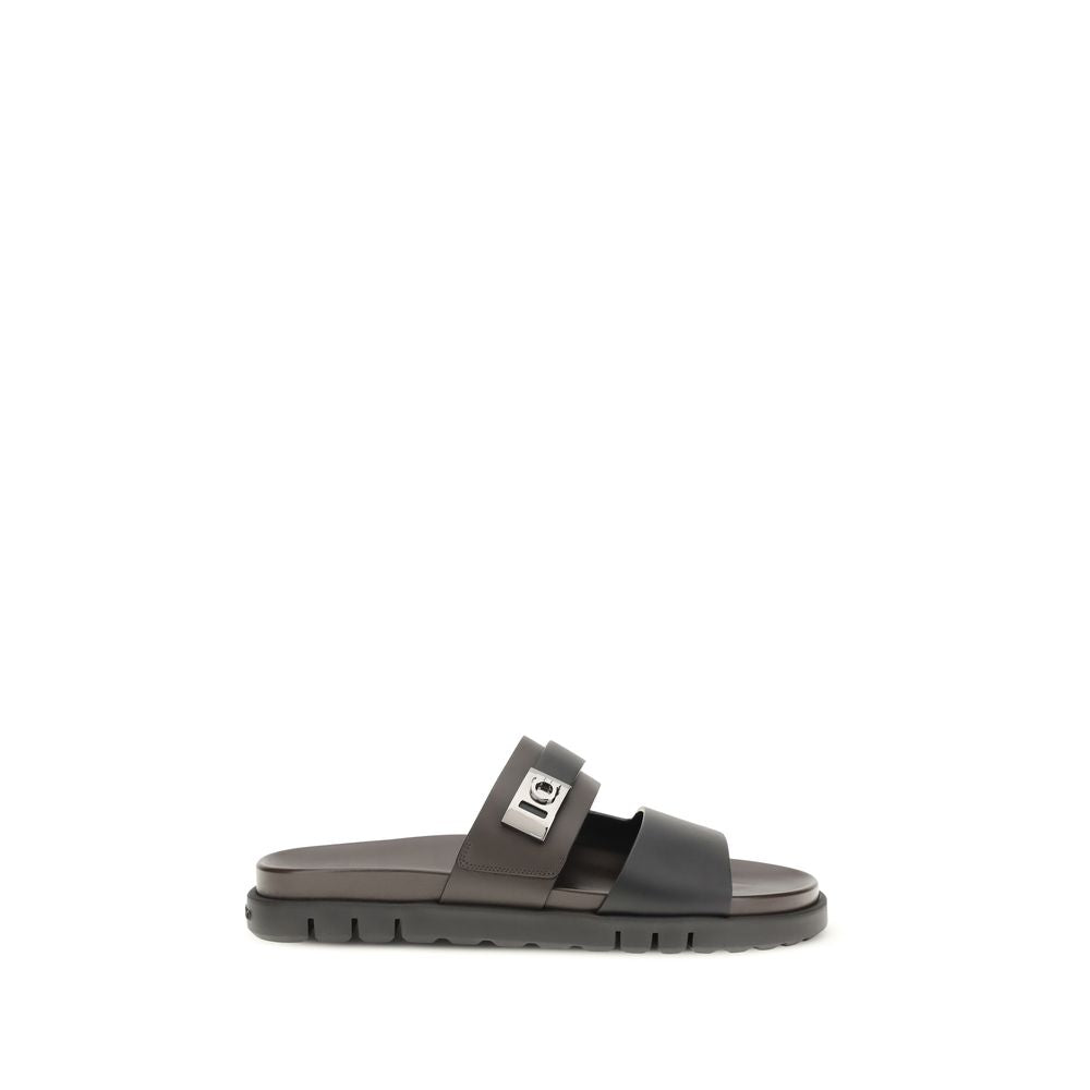 Sandalias planas Ferragamo de piel de becerro negra Bos Taurus