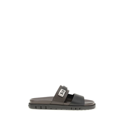Sandalias planas Ferragamo de piel de becerro negra Bos Taurus