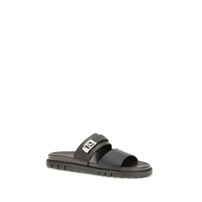 Sandalias planas Ferragamo de piel de becerro negra Bos Taurus
