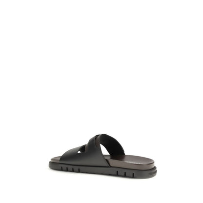 Sandalias planas Ferragamo de piel de becerro negra Bos Taurus