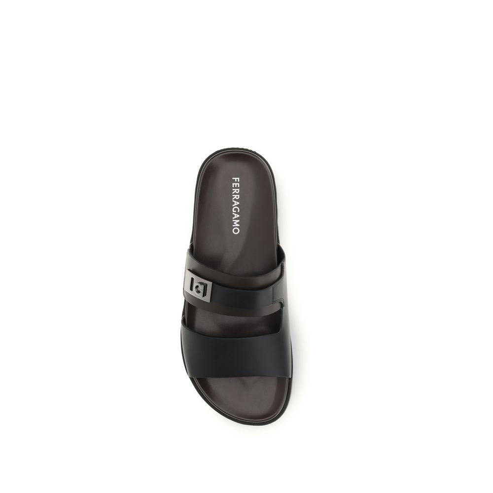 Sandalias planas Ferragamo de piel de becerro negra Bos Taurus