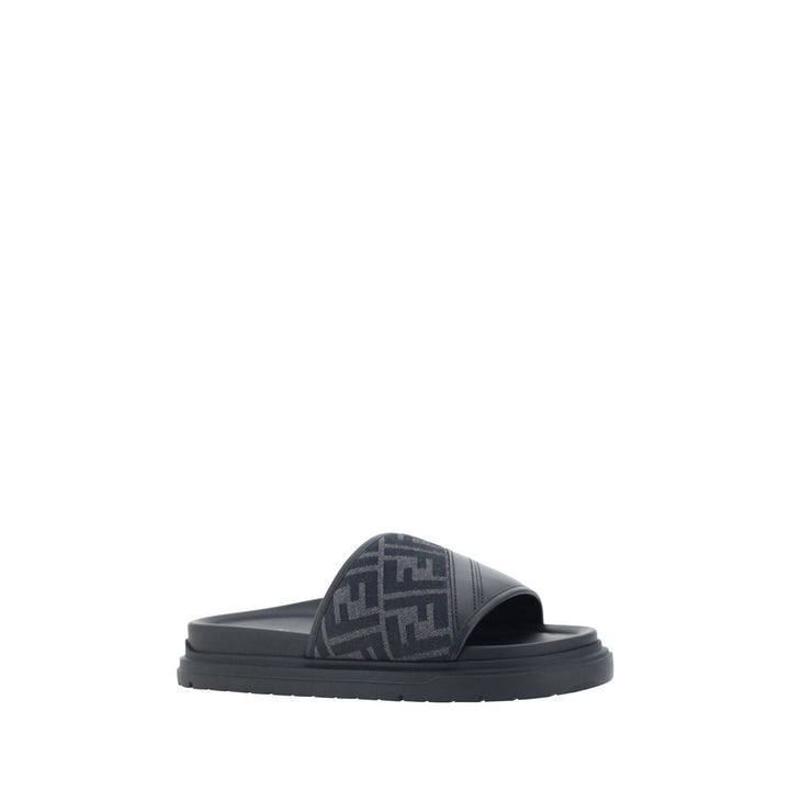 Sandales plates en tissu gris Fendi
