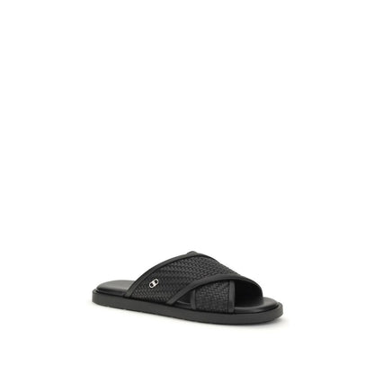 Sandalias planas Ferragamo de piel de becerro negra Bos Taurus