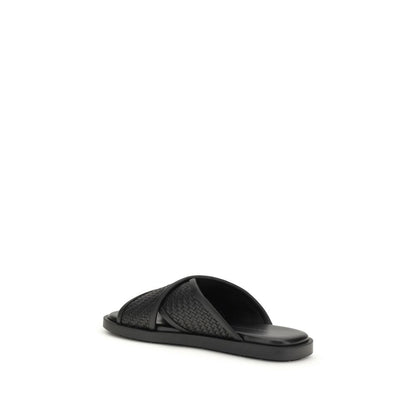 Sandalias planas Ferragamo de piel de becerro negra Bos Taurus