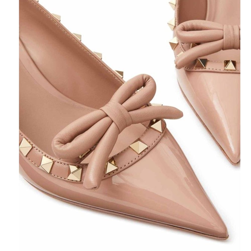 Zapatos de tacón medio Valentino Garavani de piel de becerro color beige