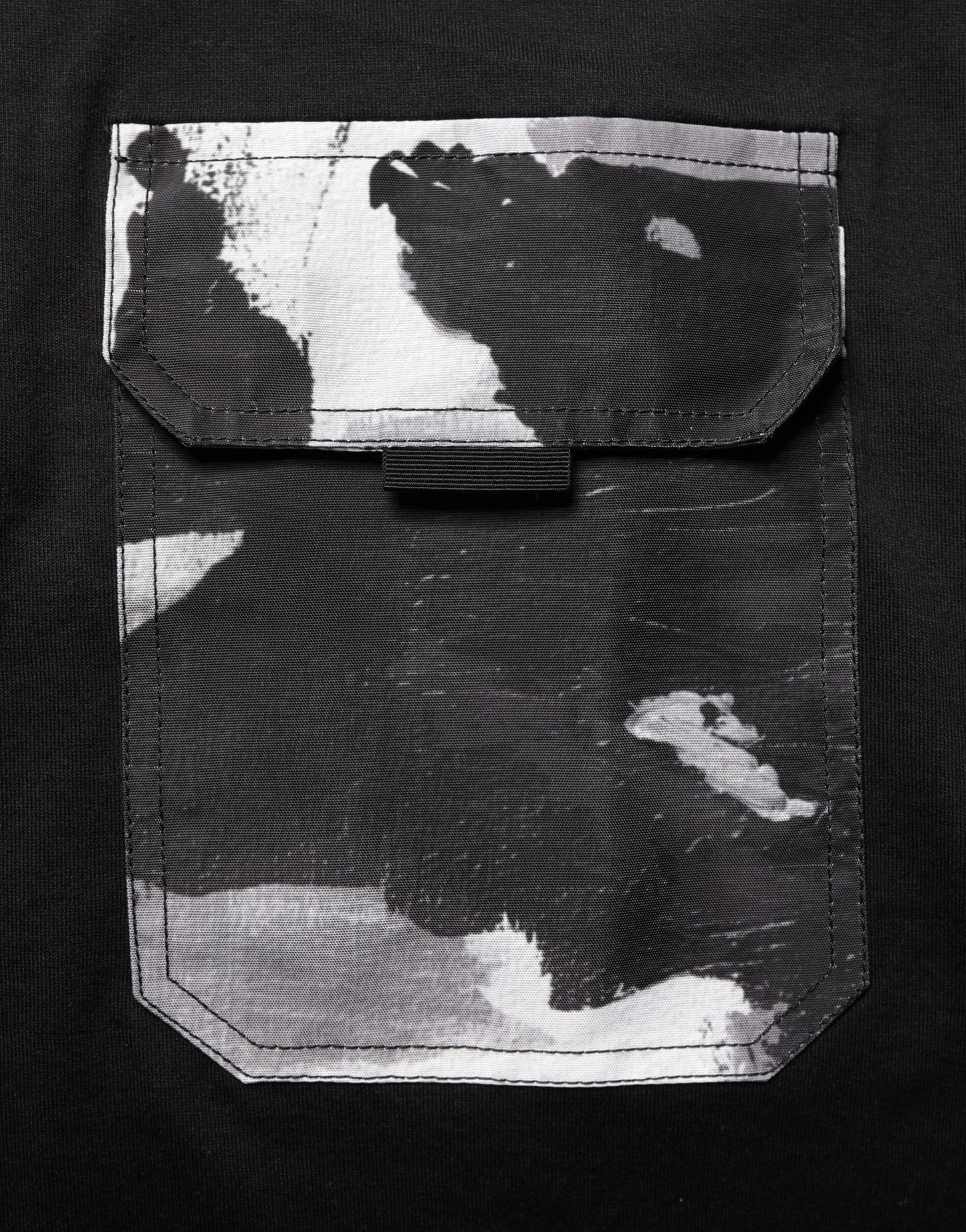 Camiseta oversize negra de camuflaje con bolsillo de Dolce & Gabbana