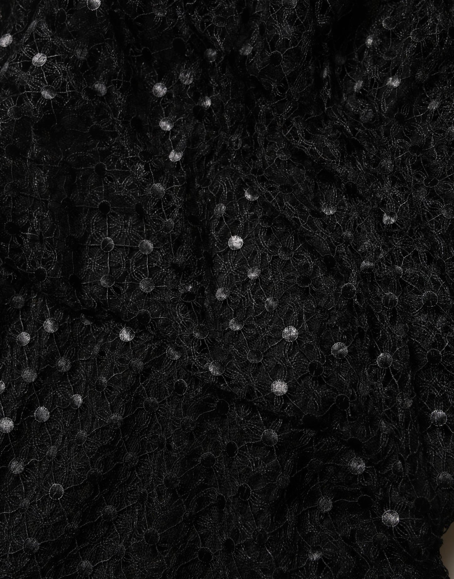 Vestido de noche largo con lentejuelas negras de Dolce & Gabbana, corte sirena