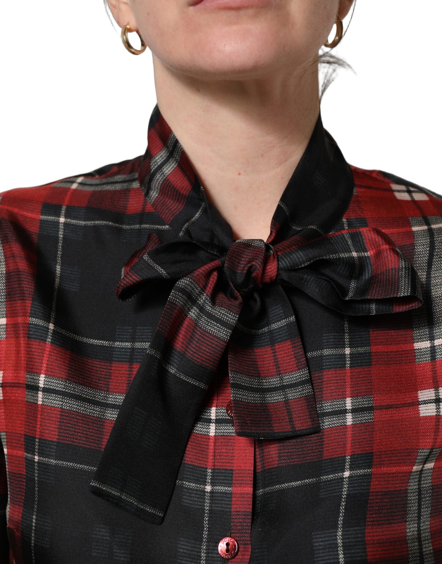 Chemisier Dolce & Gabbana en soie à carreaux écossais rouges et noirs avec lavallière