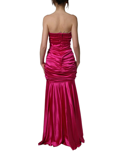 Vestido de noche sin tirantes de satén fruncido rosa intenso de Dolce & Gabbana