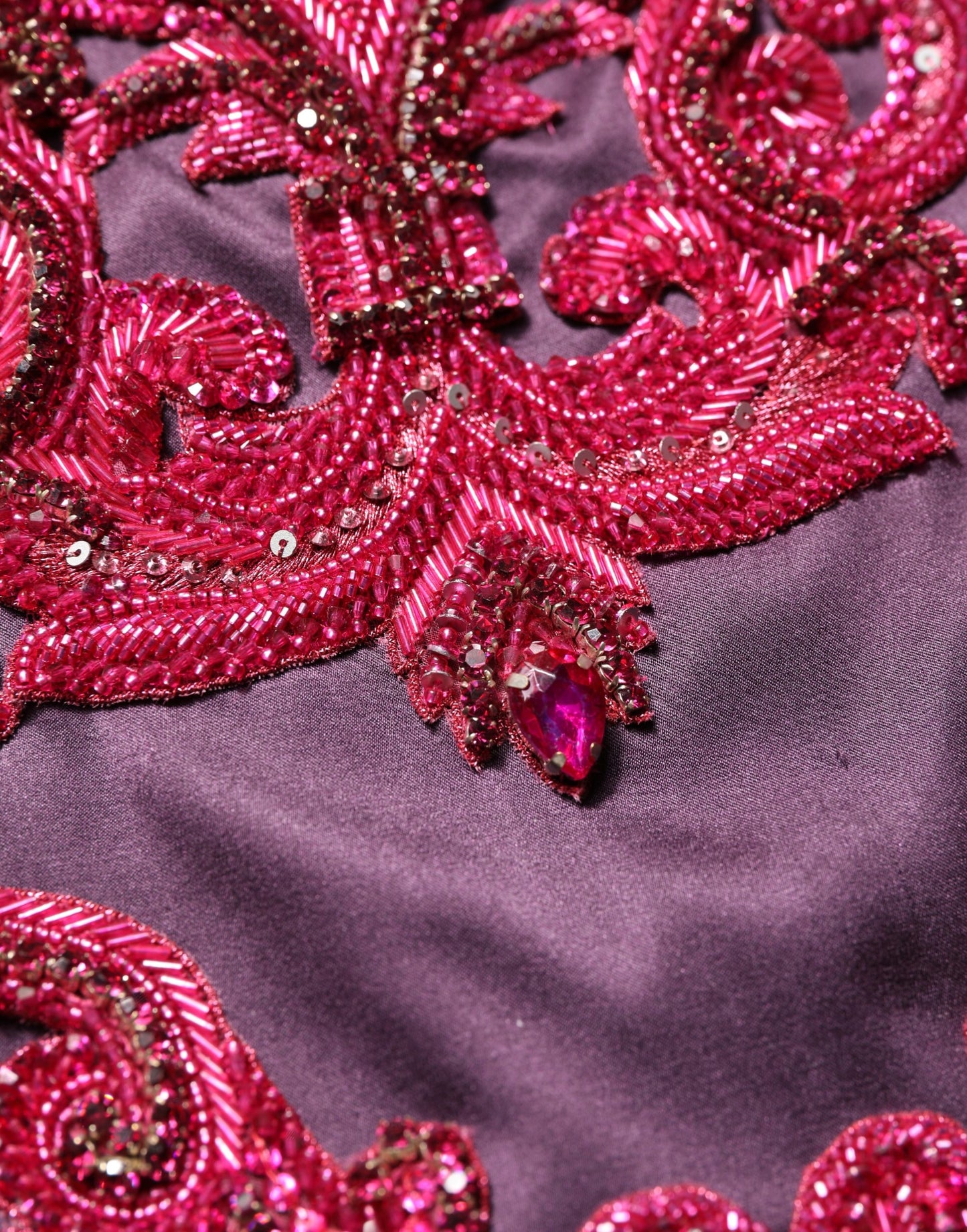 Vestido de Noche Largo Dolce & Gabbana de Seda Morada sin Tirantes con Cristales