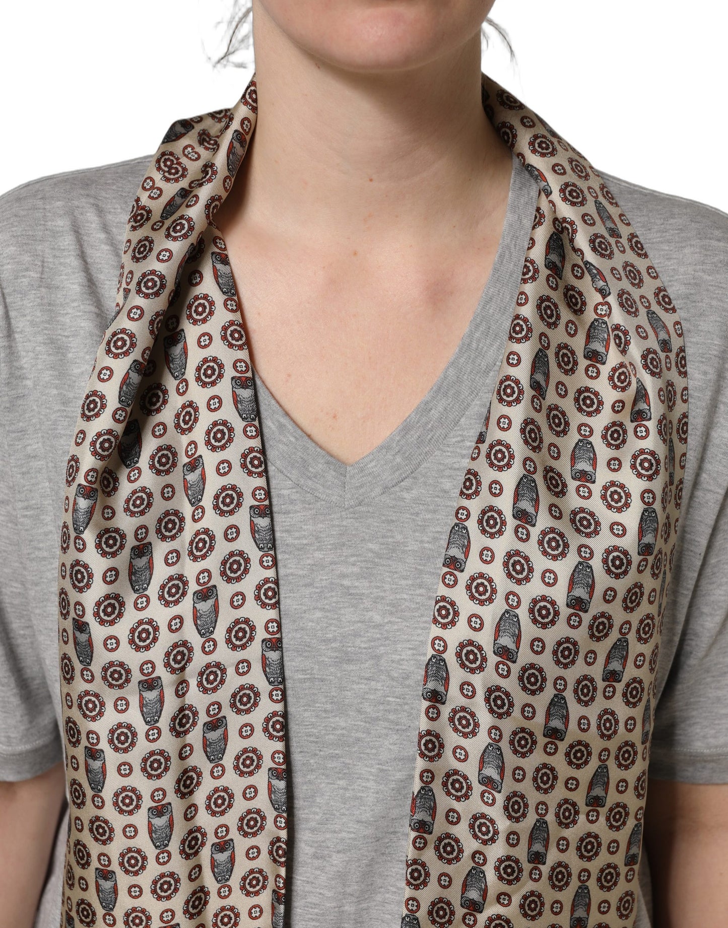 Dolce & Gabbana Camiseta de algodón gris con cuello de pico y pañuelo de seda con estampado de búho