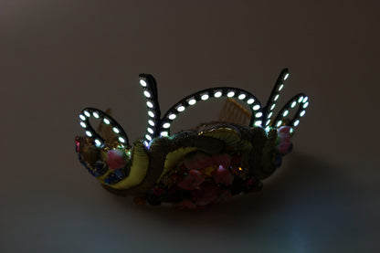 Serre-tête Couronne Diadème Dolce & Gabbana en Laiton Doré avec Cristaux Floraux et Lumières LED