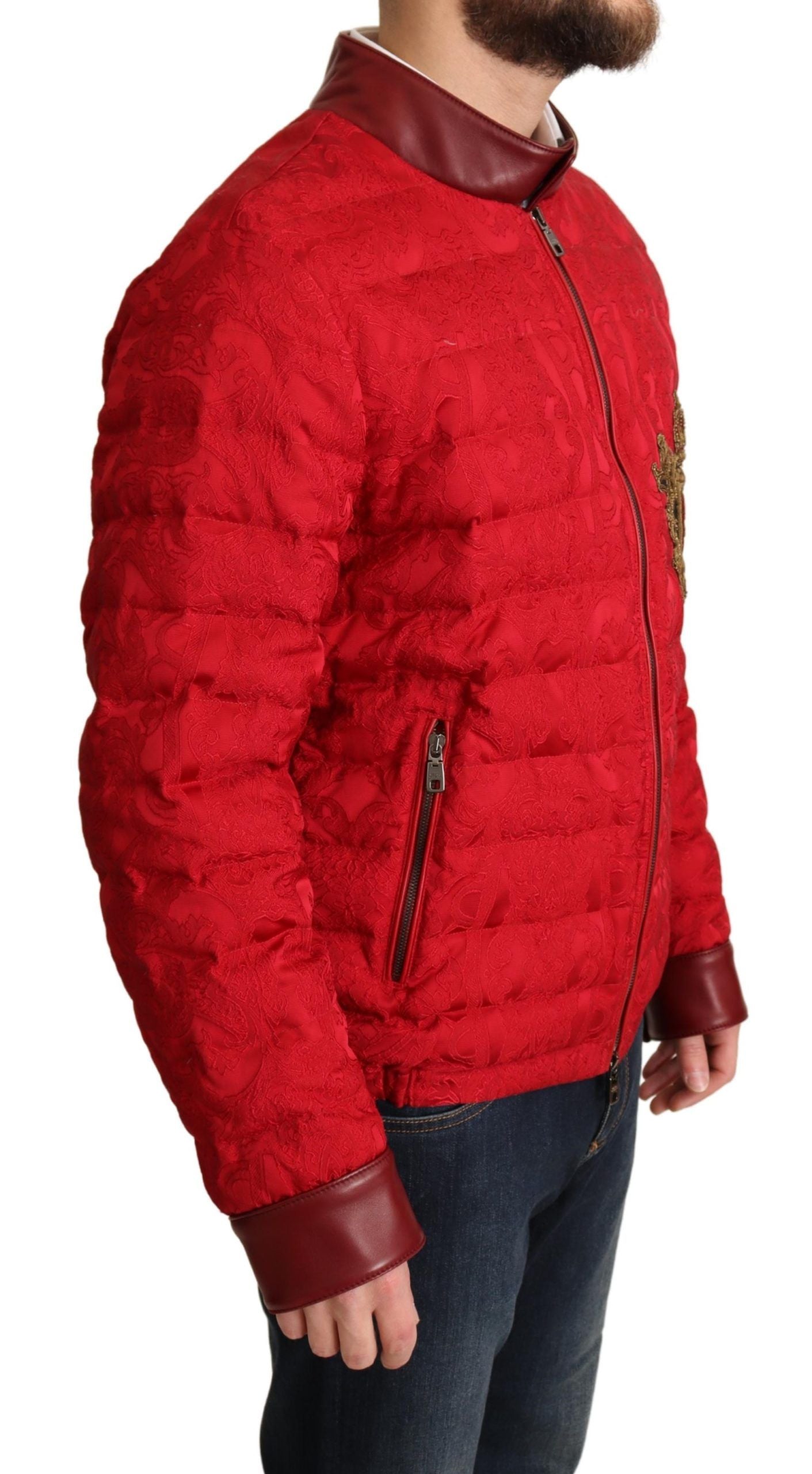 Blouson en brocart rouge Dolce & Gabbana avec logo couronne dorée