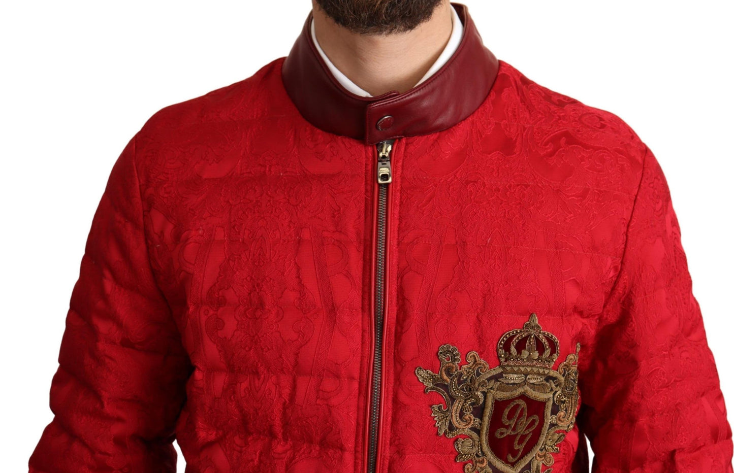 Blouson en brocart rouge Dolce & Gabbana avec logo couronne dorée