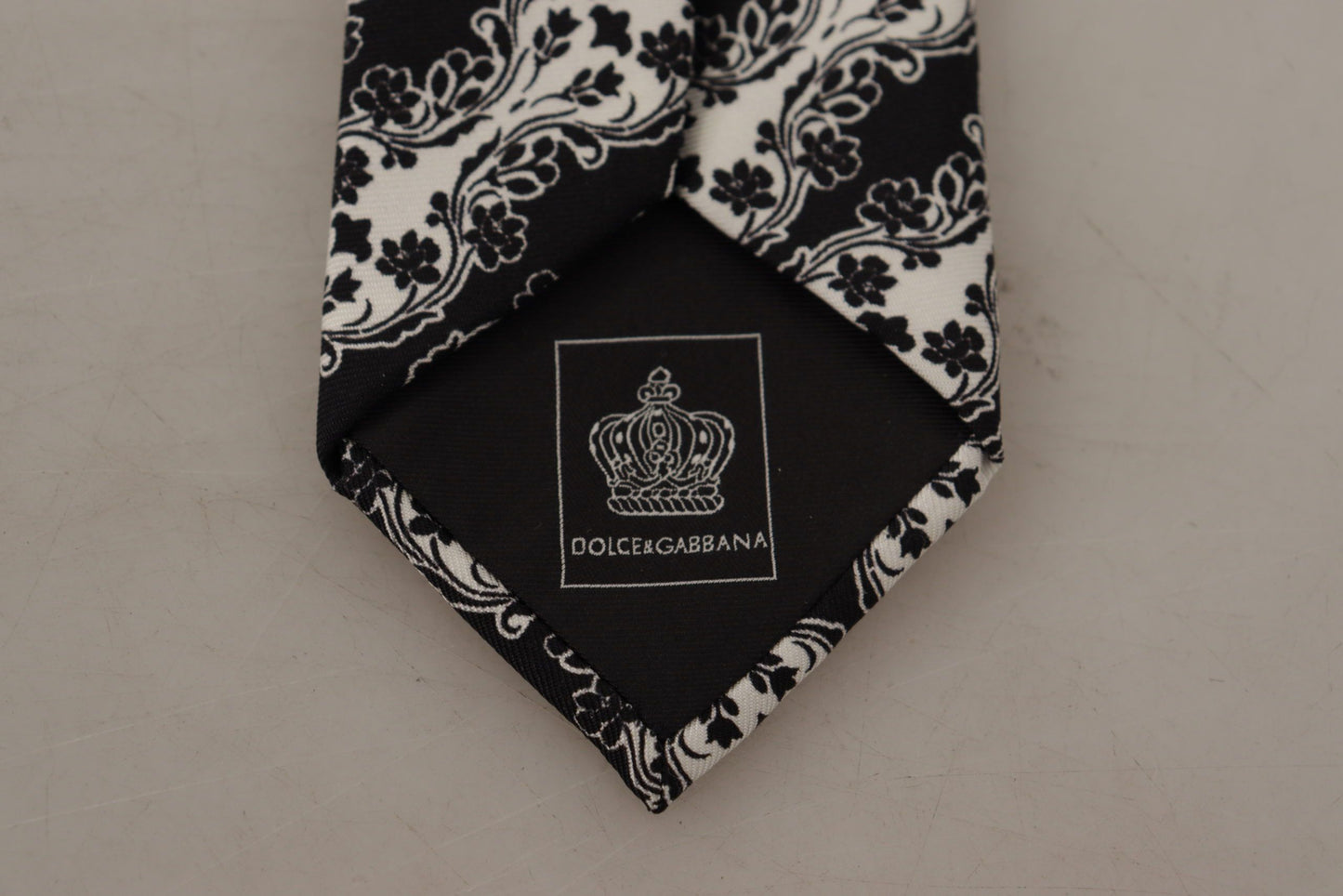 Cravate ajustable Dolce & Gabbana en soie imprimée de fleurs noires et blanches