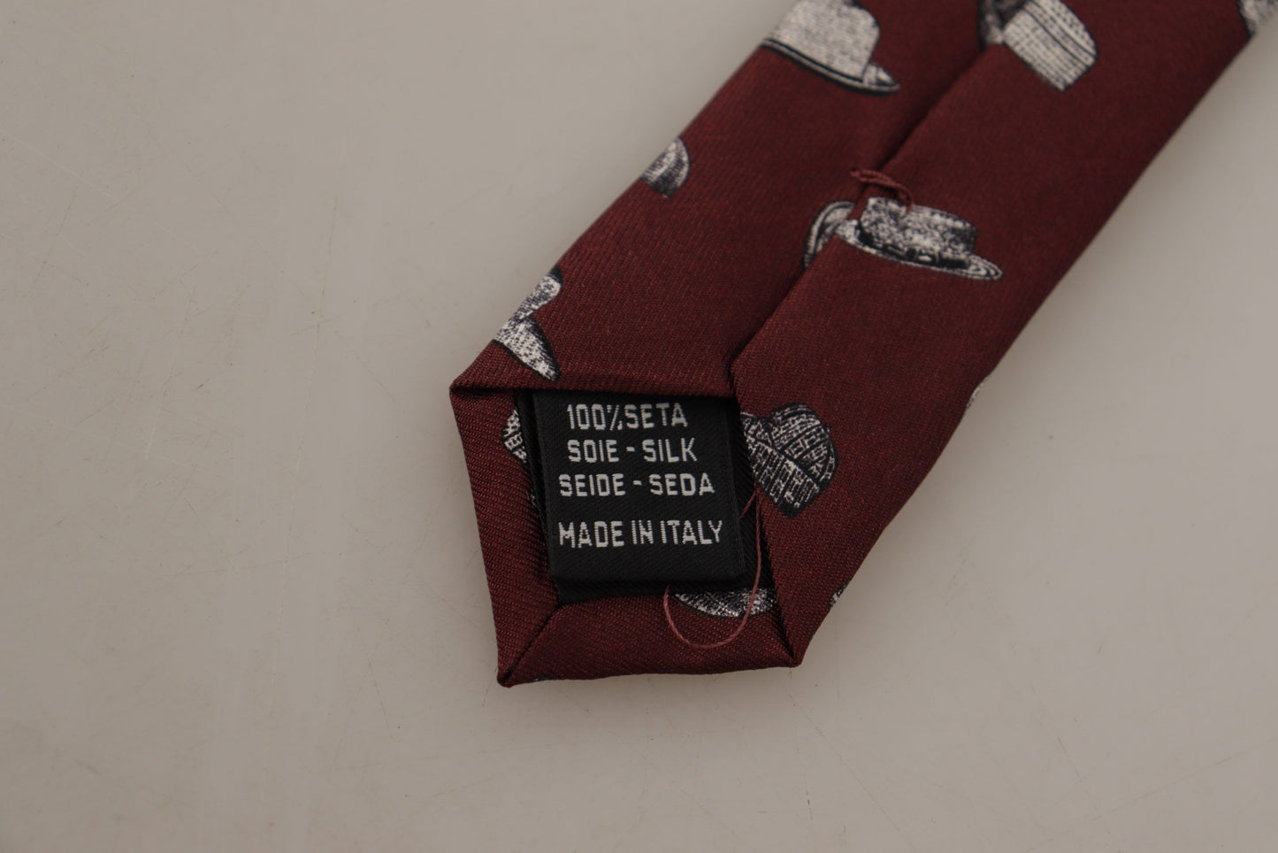 Dolce & Gabbana Chapeau Bordeaux Motif 100% Soie Accessoire Ajustable à Nouer