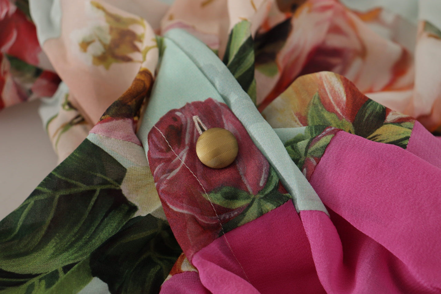 Chemisier Dolce & Gabbana multicolore à col lavallière, motif floral et patchwork