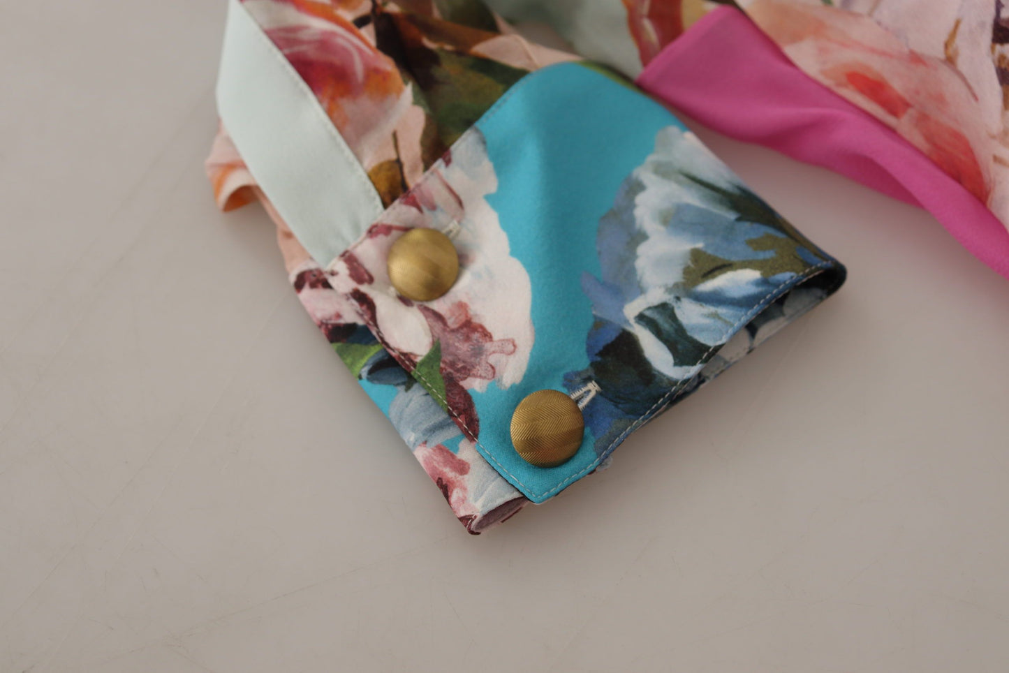 Chemisier Dolce & Gabbana multicolore à col lavallière, motif floral et patchwork