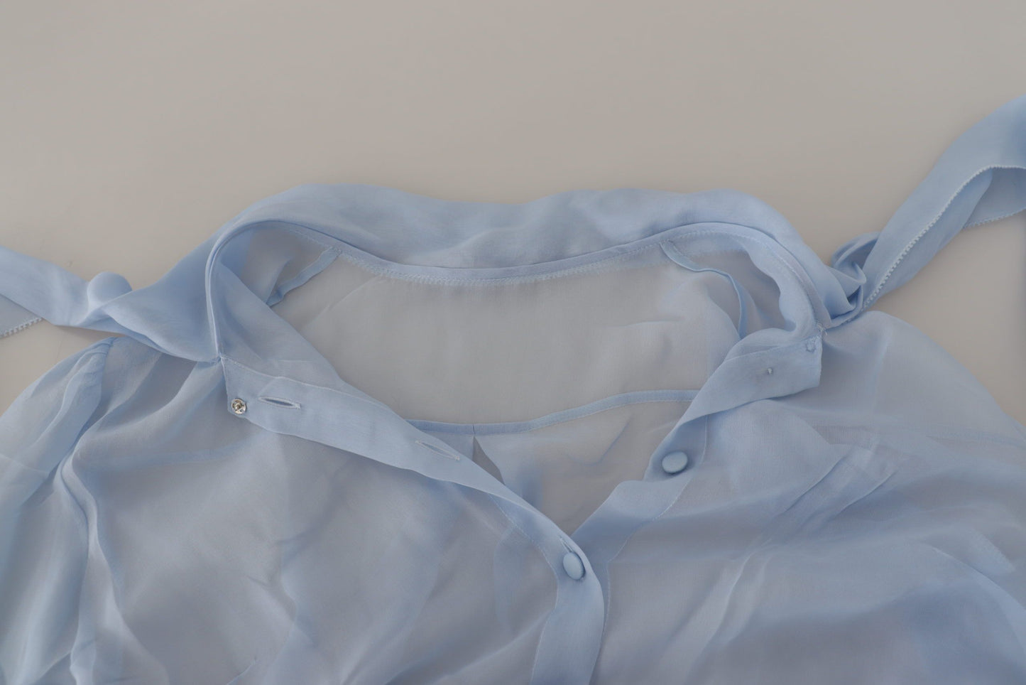 Haut Dolce & Gabbana en soie bleu clair à col lavallière et manches longues