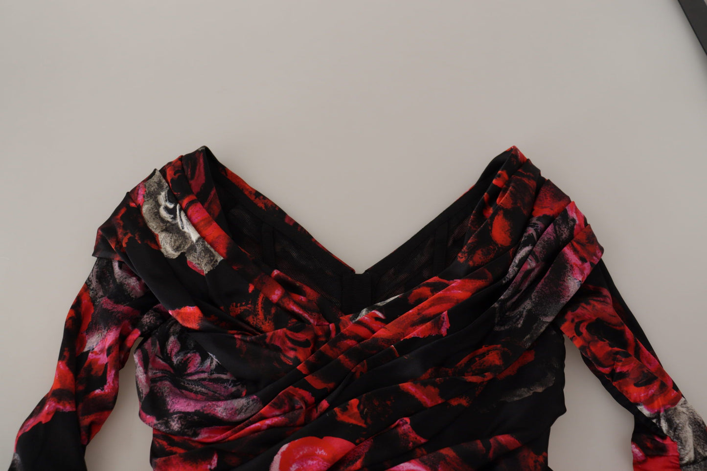 Robe fourreau trapèze Dolce & Gabbana noire à imprimé roses florales