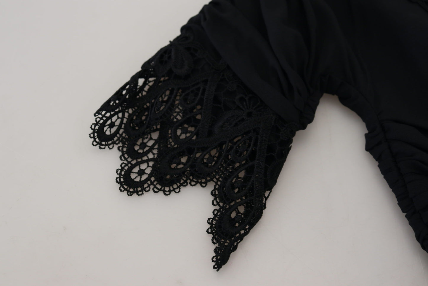 Robe fourreau Dolce & Gabbana noire mi-longue moulante en dentelle de soie