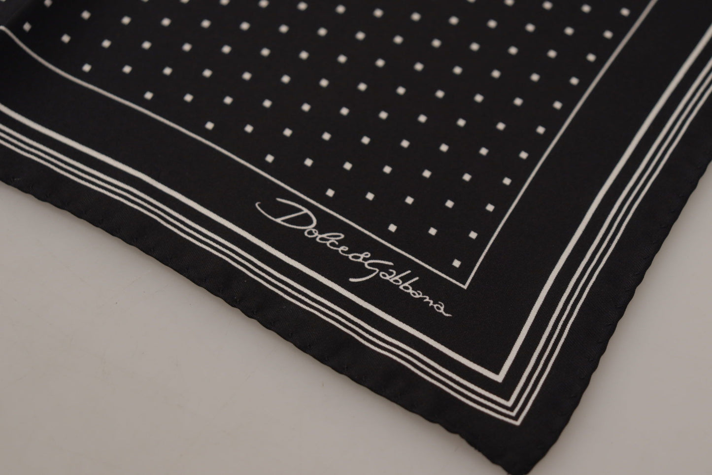 Pochette carrée Dolce & Gabbana noire à pois avec logo DG