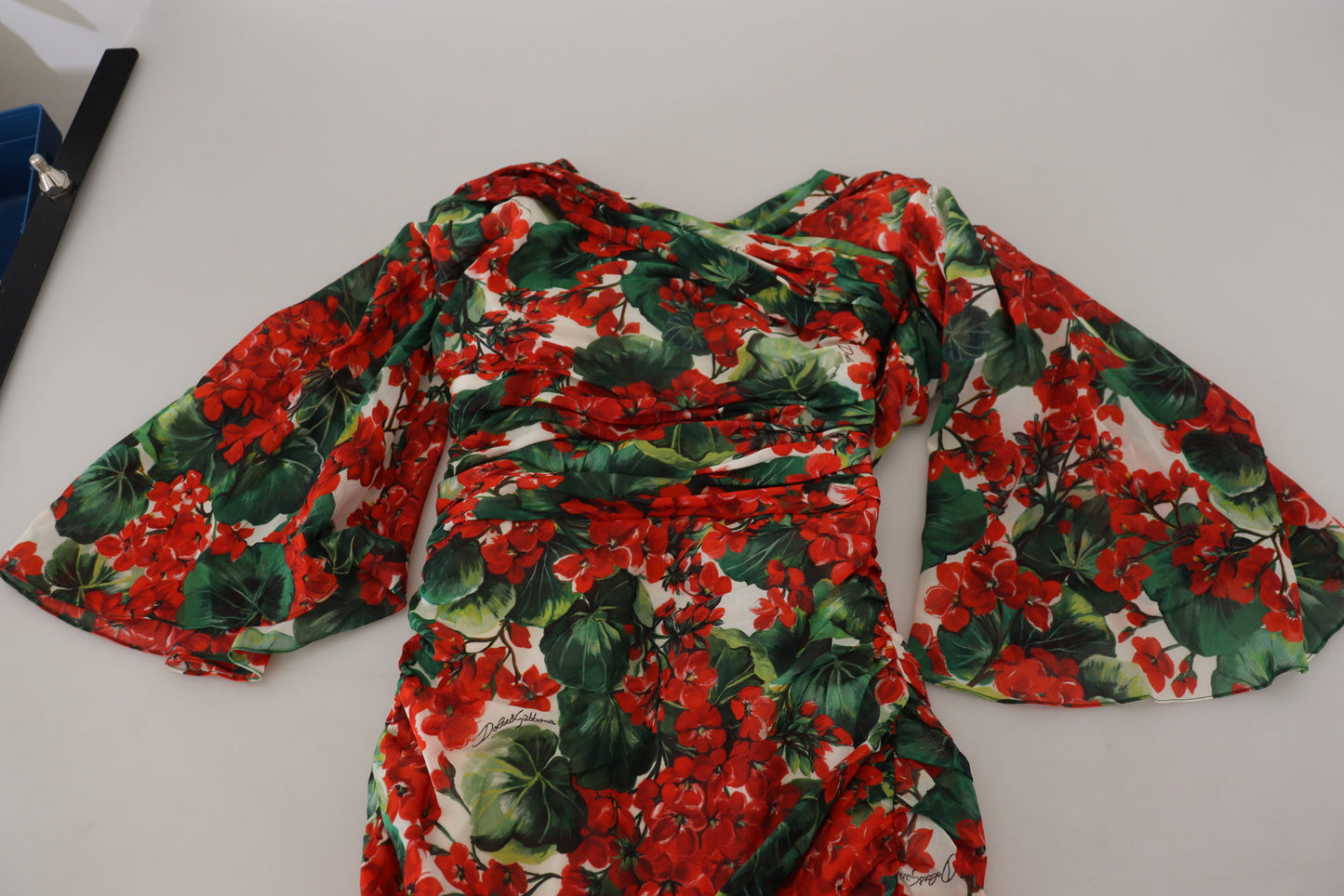 Robe fourreau mi-longue en soie à motif géranium multicolore Dolce & Gabbana
