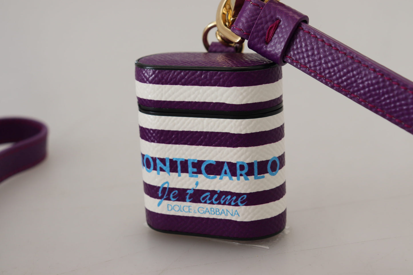Étui AirPods Dolce & Gabbana en Cuir Violet avec Logo Métallique Doré