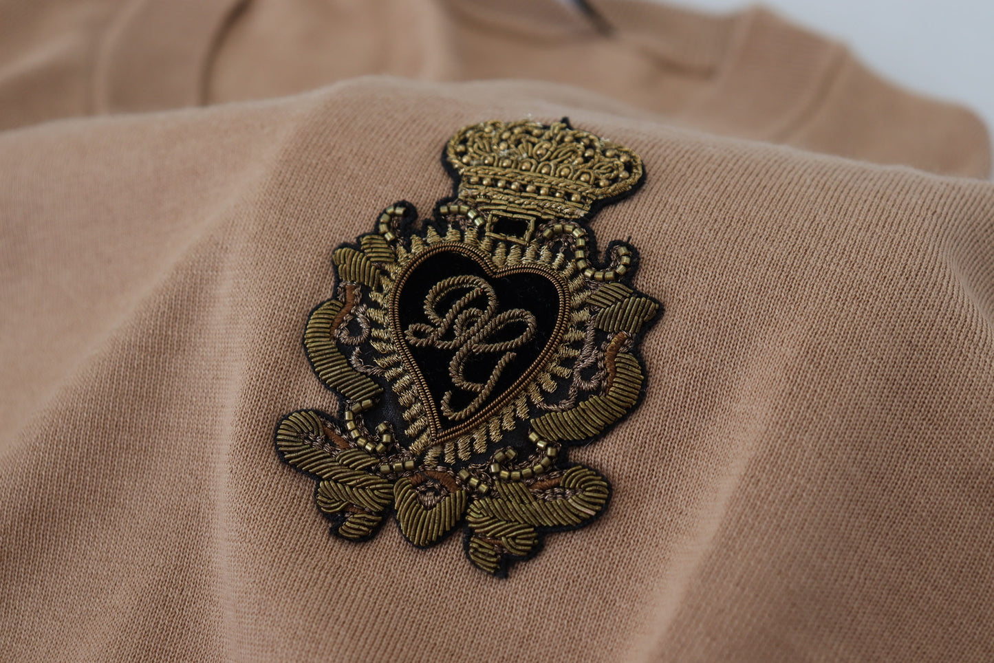Pull Dolce & Gabbana en cachemire beige à logo couronne