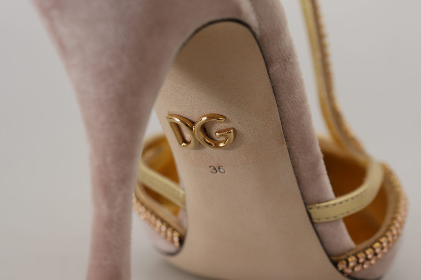 Chaussures à talons Dolce & Gabbana avec brides en T et cristaux roses