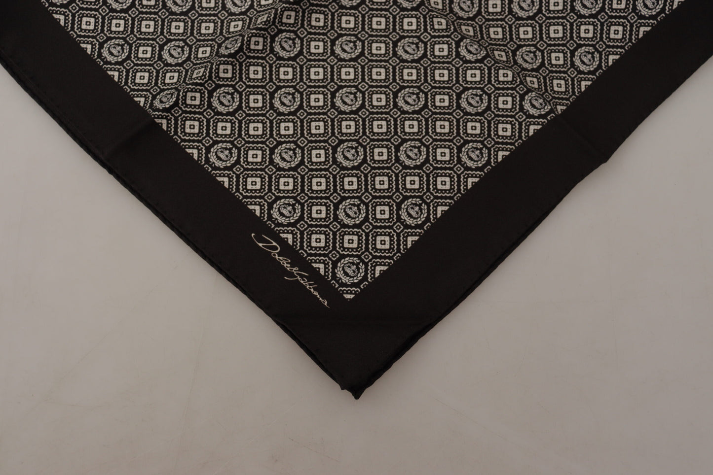 Pañuelo cuadrado Dolce & Gabbana negro con logo DG estampado