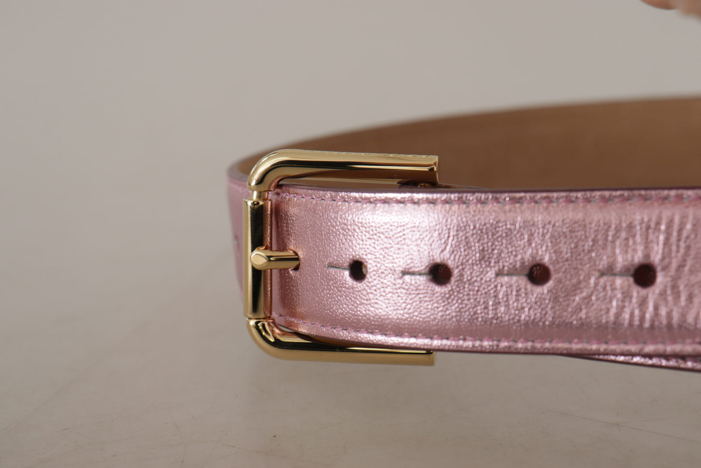 Ceinture Dolce & Gabbana en cuir poli rose métallisé avec boucle logo en métal