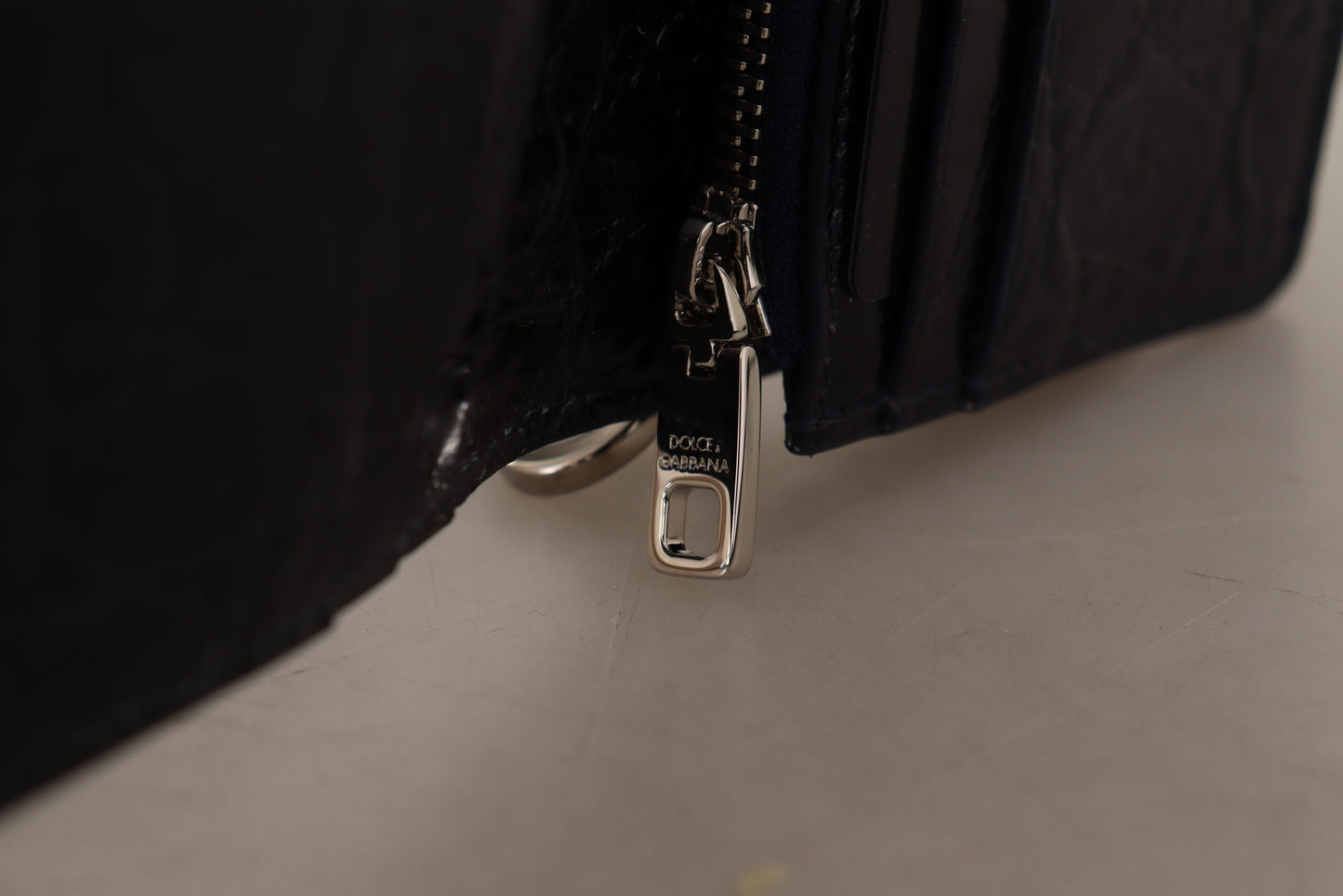 Portefeuille porte-cartes Dolce & Gabbana en cuir de caïman bleu et blanc
