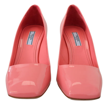 Zapatos de tacón clásico Prada de charol rosa
