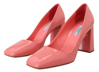Zapatos de tacón clásico Prada de charol rosa