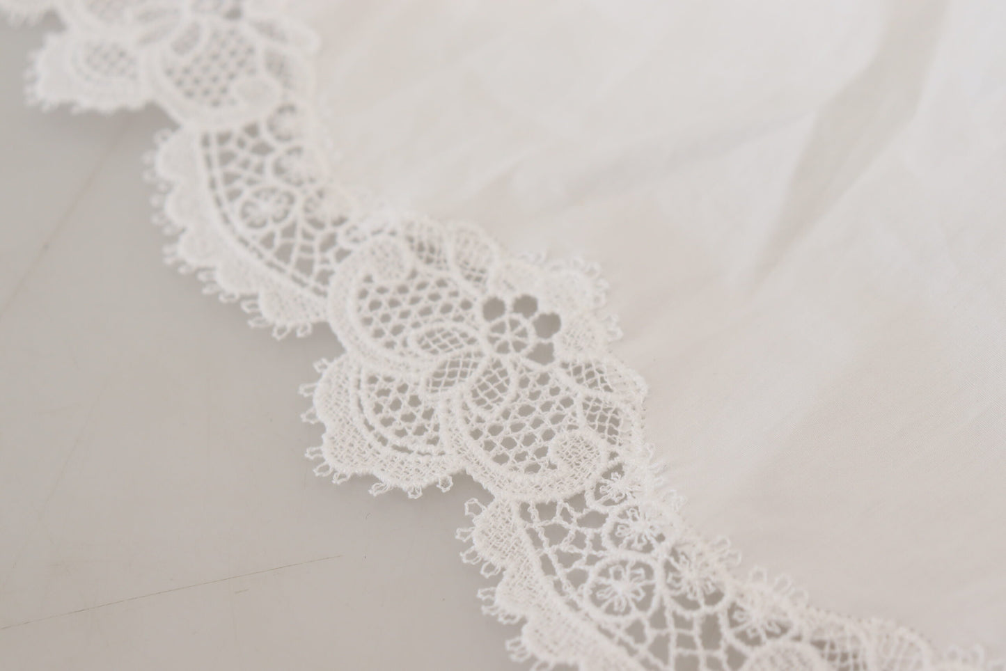 Haut à col roulé Dolce & Gabbana en coton blanc orné de dentelle