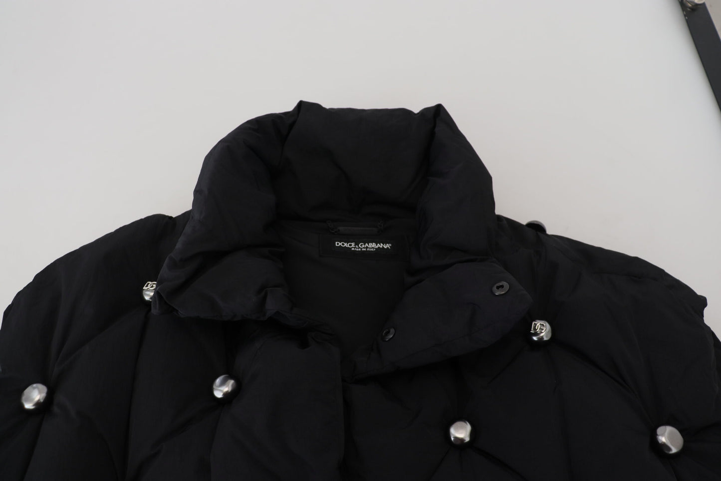 Veste sans manches noire Dolce & Gabbana avec ornements métalliques DG
