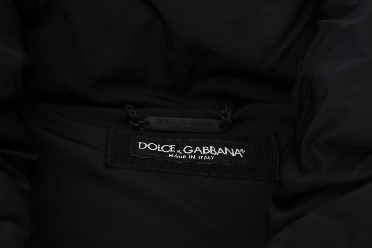 Veste sans manches noire Dolce & Gabbana avec ornements métalliques DG