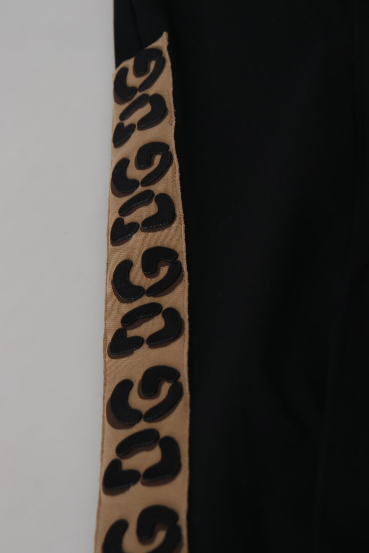 Pantalon court Dolce & Gabbana en coton noir avec taille élastique et logo DG