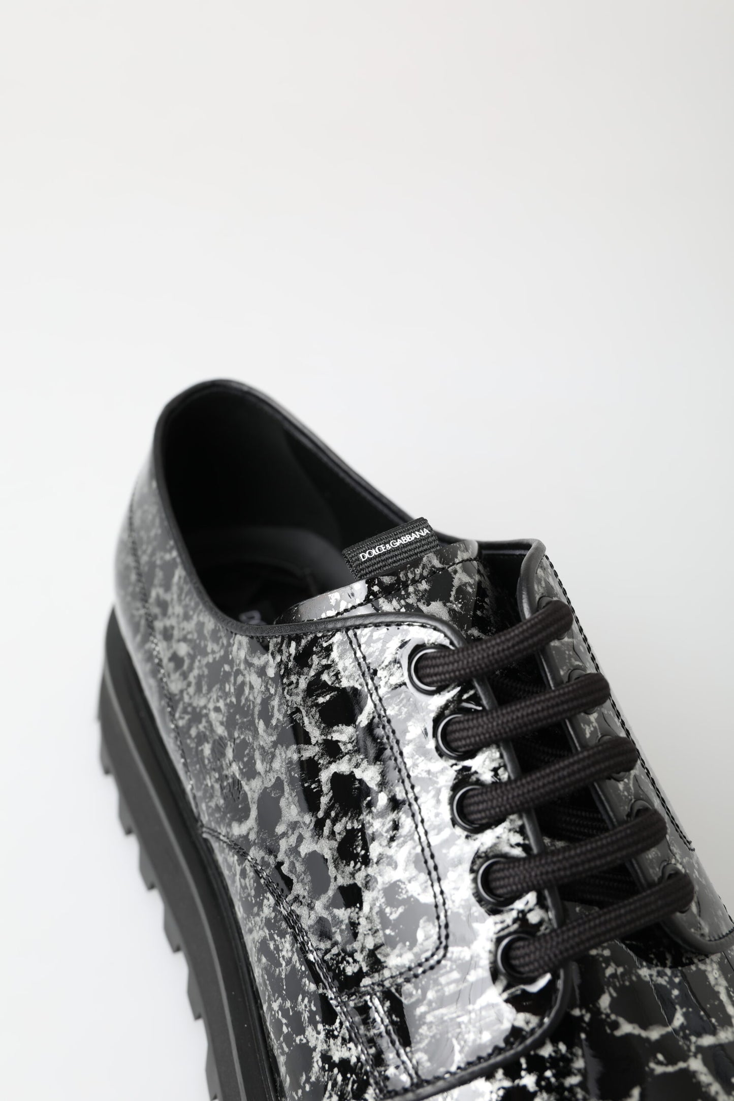 Chaussures en cuir verni Dolce & Gabbana noir et blanc Derby