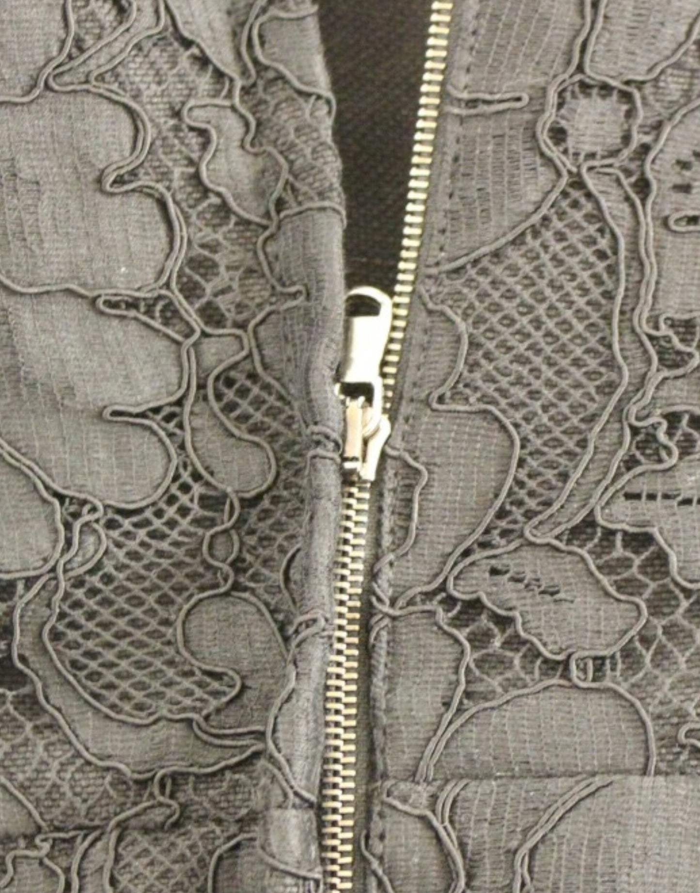Robe Dolce & Gabbana en dentelle florale noire motif Sicily (défilé)