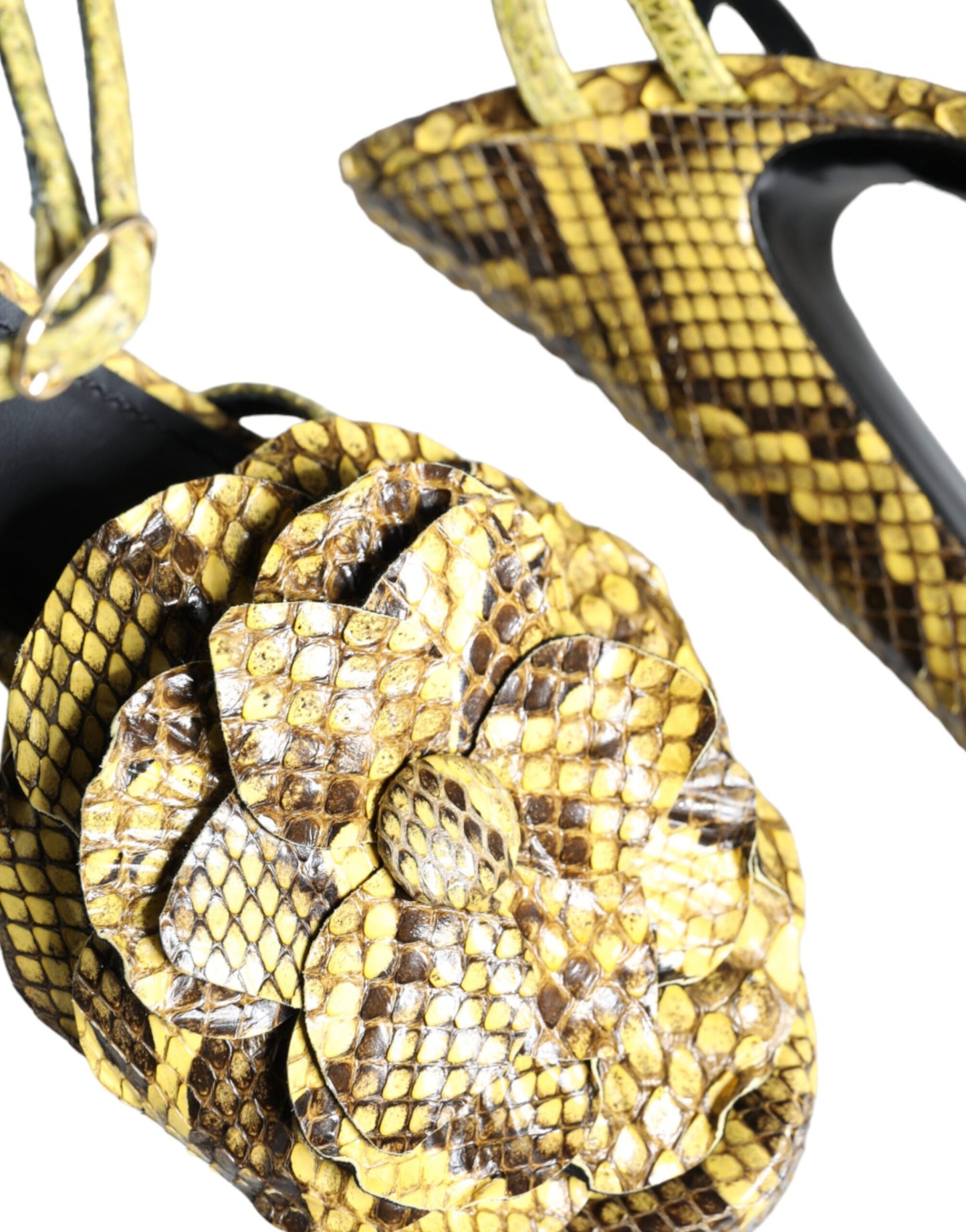 Chaussures à talons Dolce & Gabbana en cuir exotique jaune avec bride à la cheville