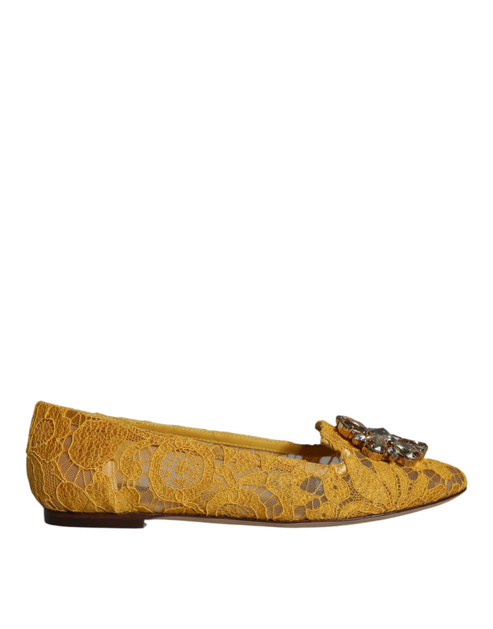 Zapatos bailarinas tipo mocasín de encaje y cristal color mostaza Dolce & Gabbana