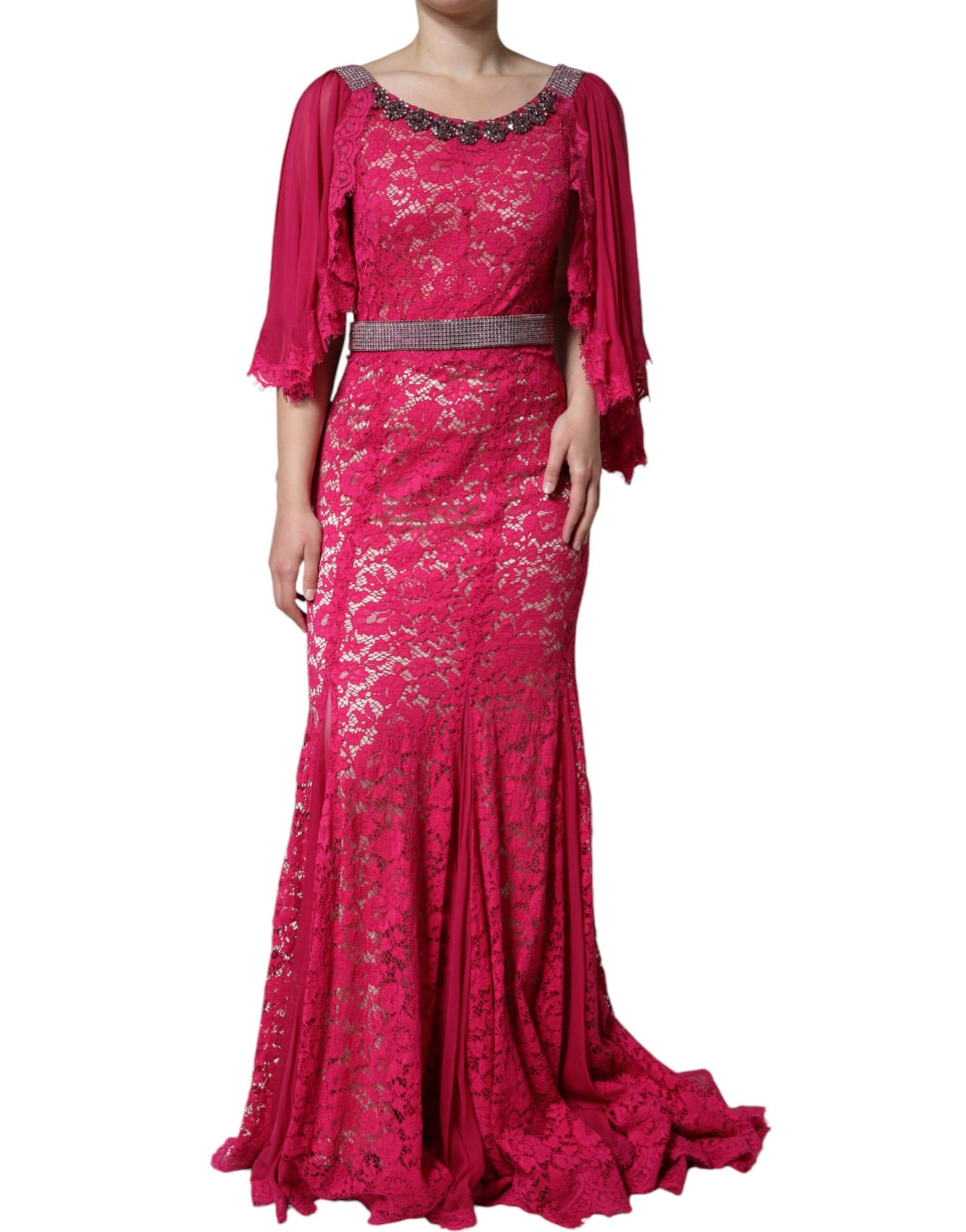 Vestido largo tipo túnica de encaje rosa con cristales de Dolce & Gabbana