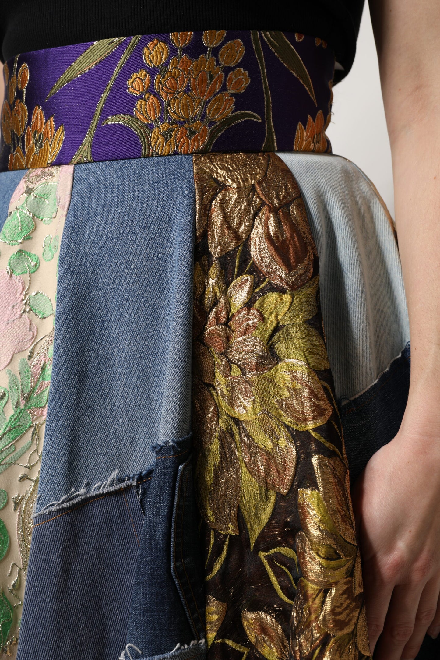 Falda midi de talle alto con patchwork multicolor de Dolce & Gabbana