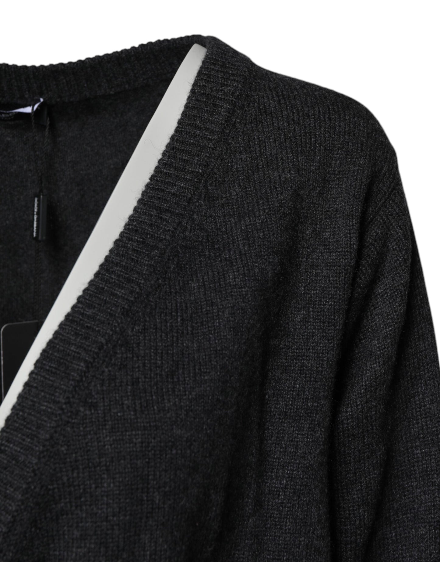 Suéter Dolce & Gabbana de cachemira gris con escote en V profundo