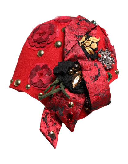 Sombrero adornado con broche de rosas doradas con cristales rojos de Dolce & Gabbana